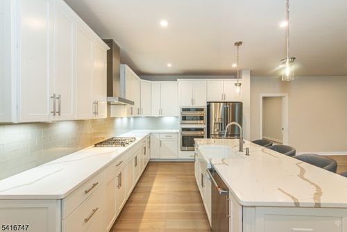 24-24 Willow Ln, Parsippany, NJ, 07054-3067 | Card Image