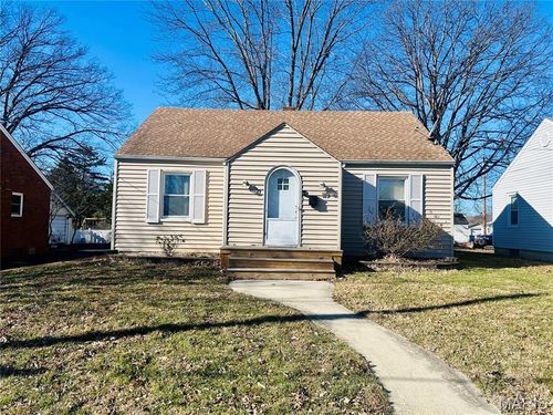 119 S Jefferson Ave, Collinsville, IL, 62234-2402 | Card Image