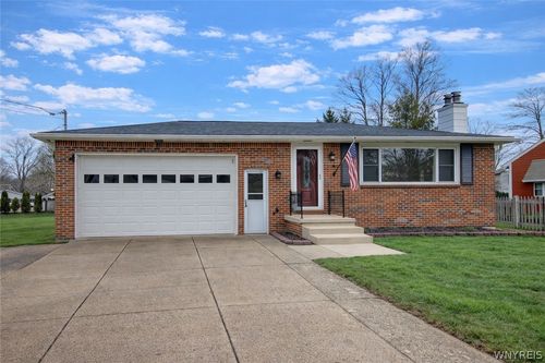 6886 Hamilton Dr, Derby, NY, 14047-9517 | Card Image