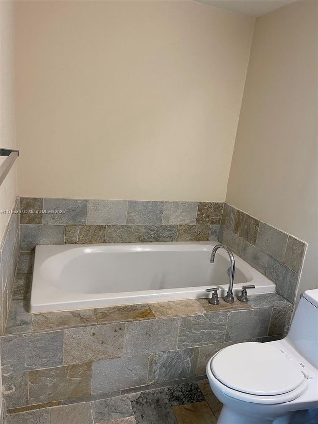 APT-707S - 2681 N Flamingo Rd, Condo with 2 bedrooms, 2 bathrooms and null parking in Sunrise FL | Image 4