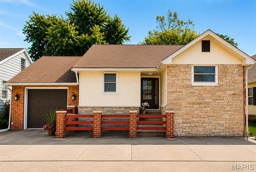 206 E Prairie St, Jerseyville, IL, 62052-1845 | Card Image