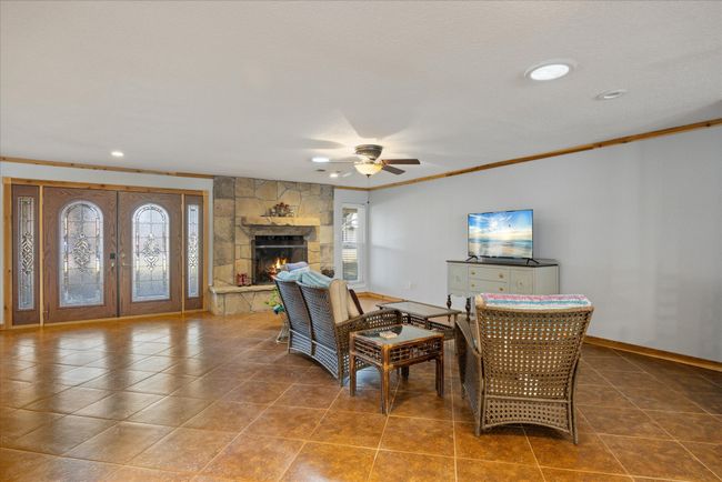 4203 Chaparral Ct, House other with 3 bedrooms, 2 bathrooms and null parking in Granbury TX | Image 5