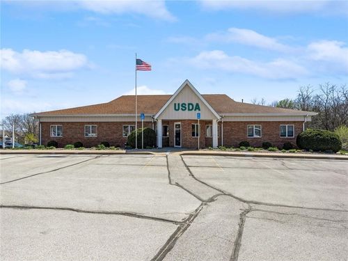ste-g-909 E 2nd Ave, Indianola, IA, 50125-2892 | Card Image