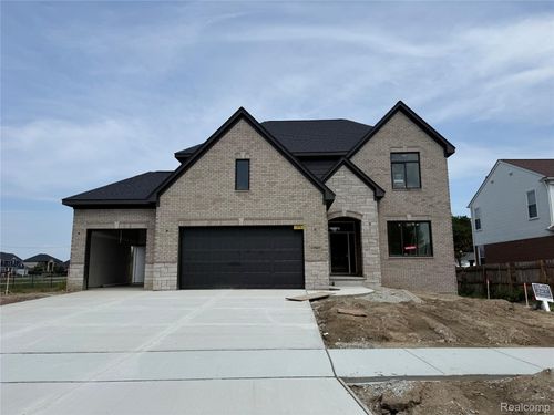 17827 Biscayne Dr, Macomb, MI, 48042-2370 | Card Image