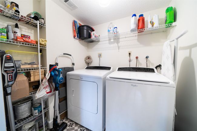 Full size laundry room with extra storage | Image 19