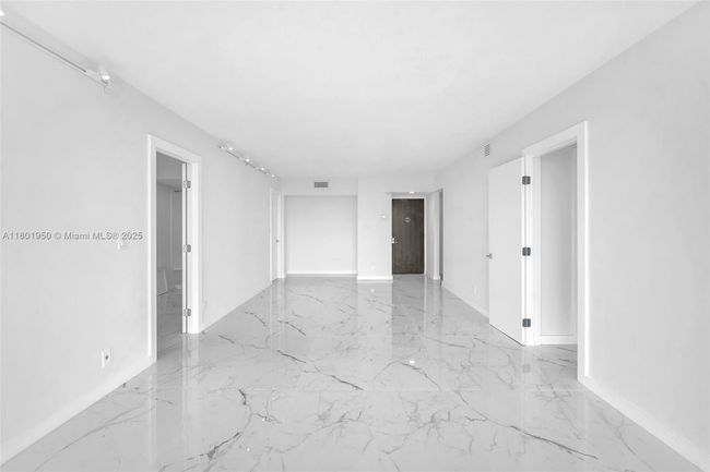APT-1108 - 20335 W Country Club Dr, Condo with 2 bedrooms, 2 bathrooms and null parking in Aventura FL | Image 15