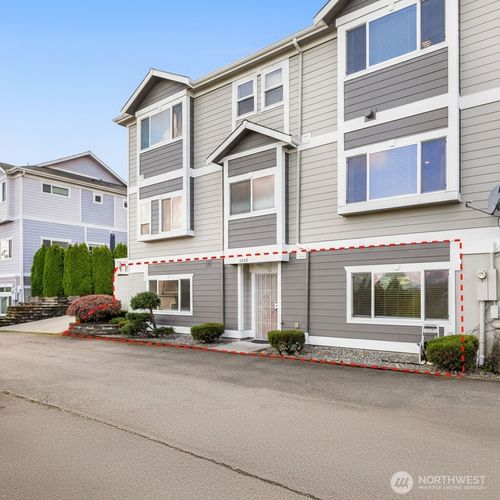 3322 S Holly St, Seattle, WA, 98118-3236 | Card Image