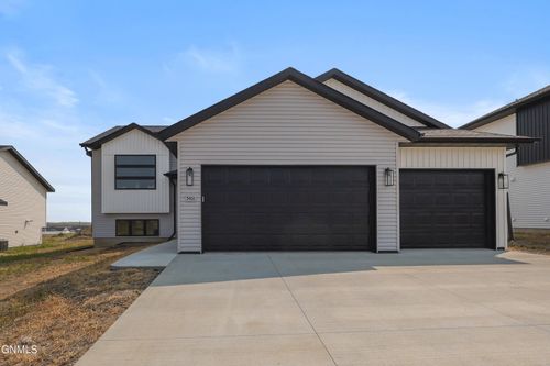 5401 Welder Ave, Bismarck, ND, 58503-1755 | Card Image