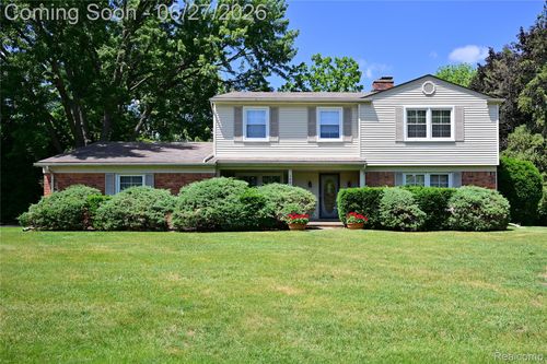 5888 Pentland Rd, Bloomfield Hills, MI, 48301-1147 | Card Image