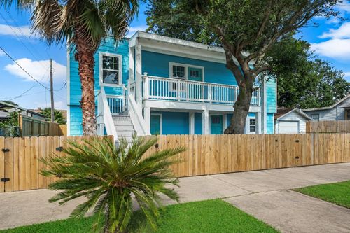 2222 44th Street, Galveston, TX, 77550 | Card Image