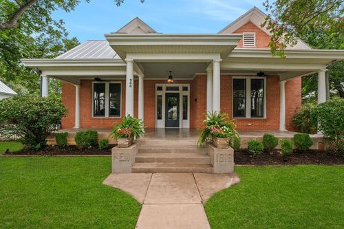 509 W Austin St, Fredericksburg, TX, 78624-3209 | Card Image