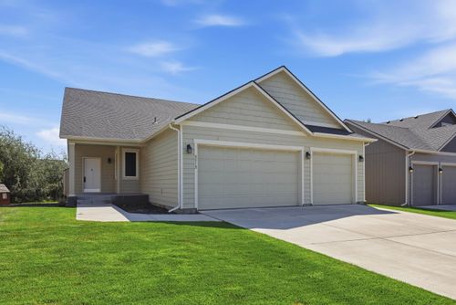 8512 N Summerhill Ln, Spokane, WA, 99208-6392 | Card Image