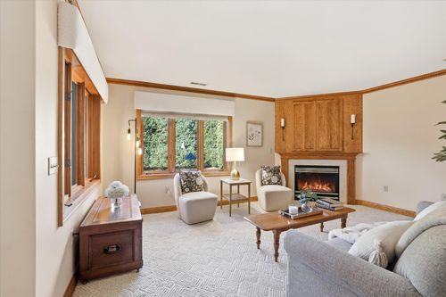 465 Hartford Sq, Hartford, WI, 53027-1978 | Card Image