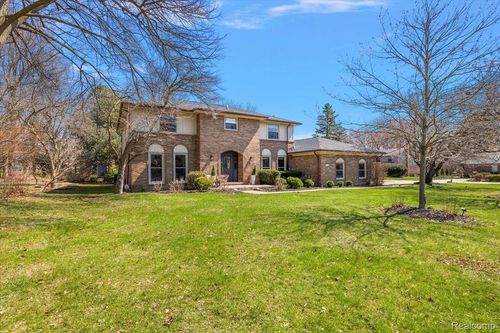 1732 Kilburn Rd N, Rochester Hills, MI, 48306-3034 | Card Image