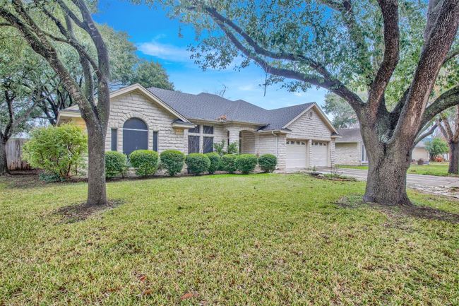 2300 Willow Ln, House other with 3 bedrooms, 2 bathrooms and 4 parking in Taylor TX | Image 4