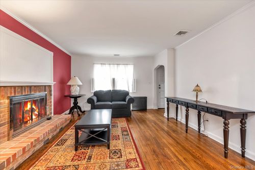 212 Wilton St, New Hyde Park, NY, 11040-3834 | Card Image