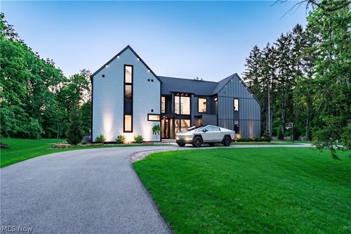 4320 Lander Rd, Chagrin Falls, OH, 44022-1434 | Card Image