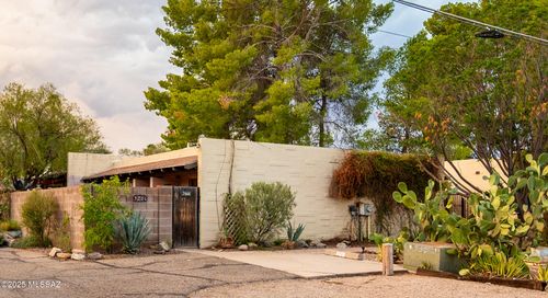 2866 N Beverly Ave, Tucson, AZ, 85712-1302 | Card Image