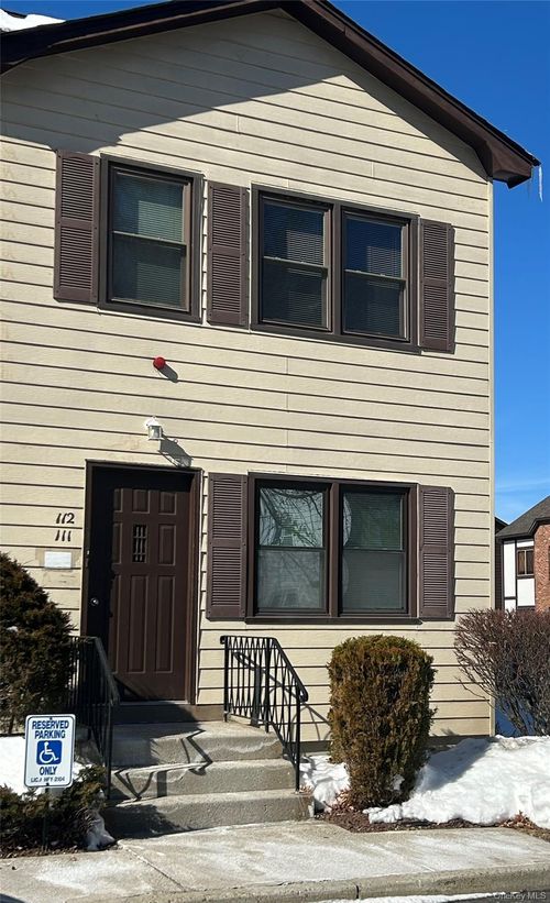111-135 W Nyack Rd, Nanuet, NY, 10954-2945 | Card Image