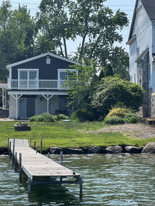 1869 Union Lake Rd, Commerce Twp, MI, 48382-2247 | Card Image