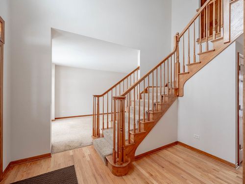 21 Sandstone Ct, South Elgin, IL, 60177-3261 | Card Image