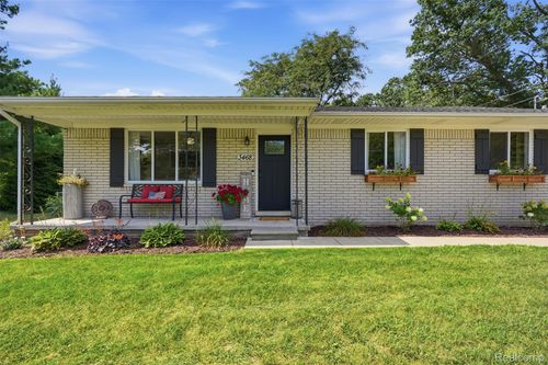 3468 Hope Lake Dr, Brighton, MI, 48114-8645 | Card Image