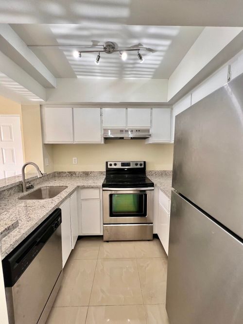 33-752 Executive Center Dr, West Palm Beach, FL, 33401-8659 | Card Image