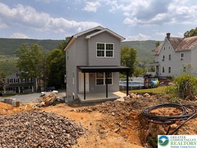 View of rear of home & yard | Image 26