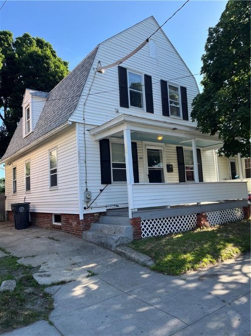 125 Smith St, Cranston, RI, 02905-4218 | Card Image