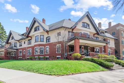 2666 N Hackett Avenue, Milwaukee, WI, 53211 | Card Image