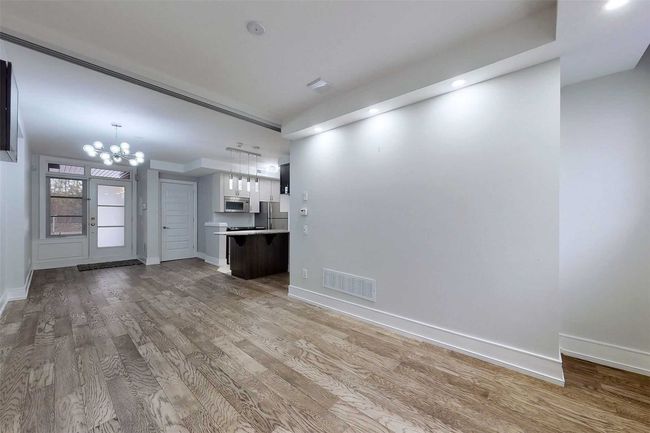 1 - 8171 Kipling Ave, Condo with 1 bedrooms, 1 bathrooms and 1 parking in Vaughan ON | Image 5