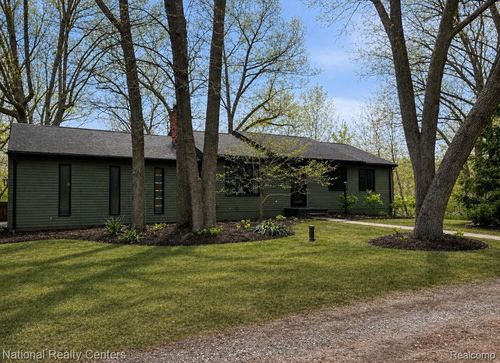 7361 Alcoy St, West Bloomfield, MI, 48324-3802 | Card Image