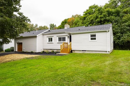 15 Balsam Rd, Hyde Park, NY, 12538-2616 | Card Image