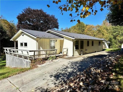 205 Burl Lawrence Rd, Vilas, NC, 28692-9268 | Card Image