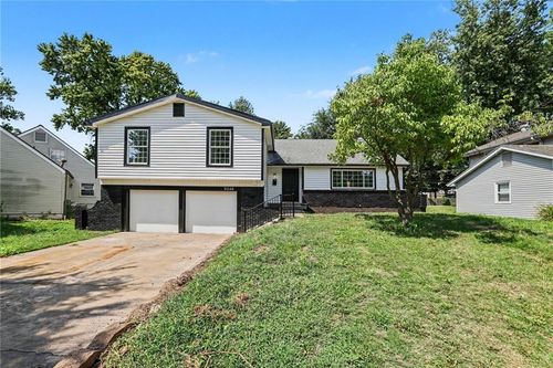 9248 Switzer St, Overland Park, KS, 66214-2151 | Card Image