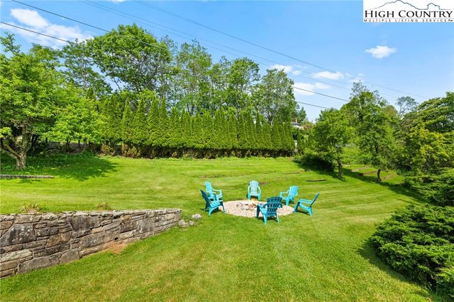 Plenty of yard to enjoy. | Image 38