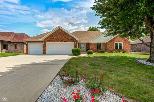 3753 S Cedar Creek Ln, New Palestine, IN, 46163-8723 | Card Image