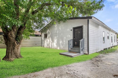b-405 Medina St, Houston, TX, 77012-2041 | Card Image