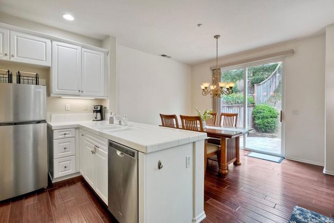 4049 Peninsula Dr, Condo with 3 bedrooms, 3 bathrooms and 2 parking in Carlsbad CA | Image 6
