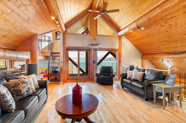 Upper level atrium. | Image 51
