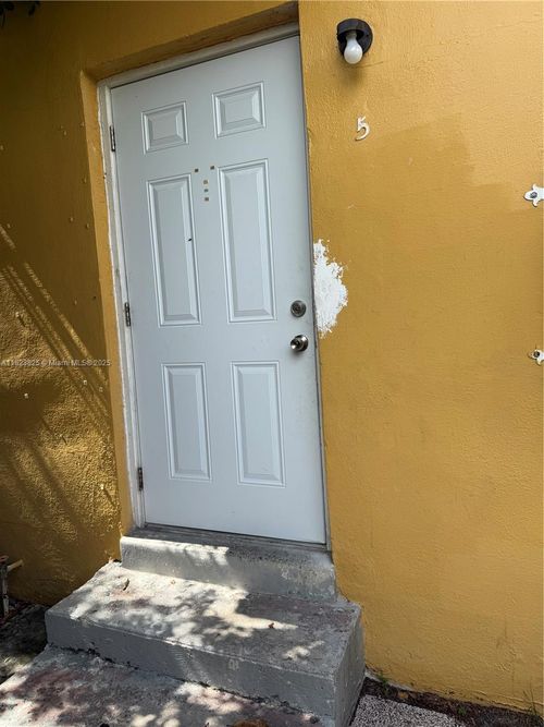 apt-5-640 Nw 10th Ter, Fort Lauderdale, FL, 33311-7270 | Card Image