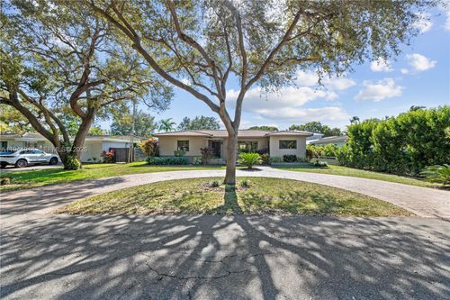 1044 Ne 97th St, Miami Shores, FL, 33138-2556 | Card Image