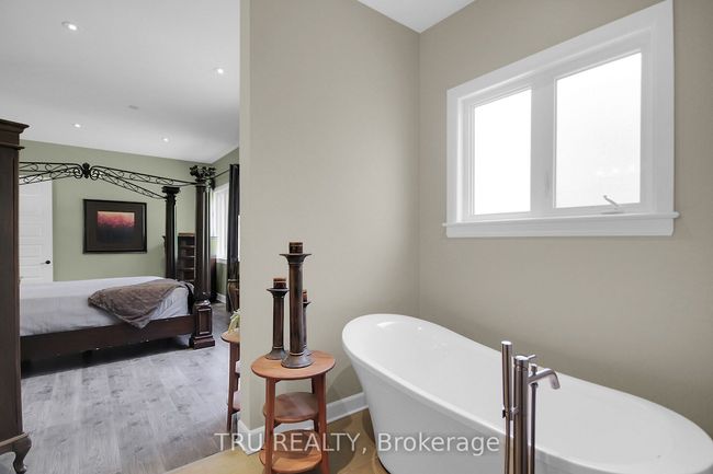 7909 Parkway Rd, House other with 5 bedrooms, 4 bathrooms and 20 parking in Metcalfe ON | Image 15