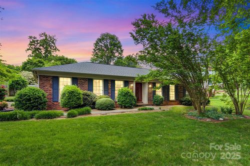 1940 12th St Ne, Hickory, NC, 28601-1601 | Card Image