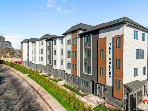 220-7 Valley Way, Spring Valley, NY, 10977 | Card Image