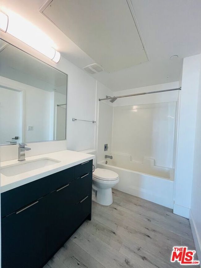 APT-201 - 14612 Calvert St, Condo with 2 bedrooms, 2 bathrooms and 2 parking in Van Nuys CA | Image 17