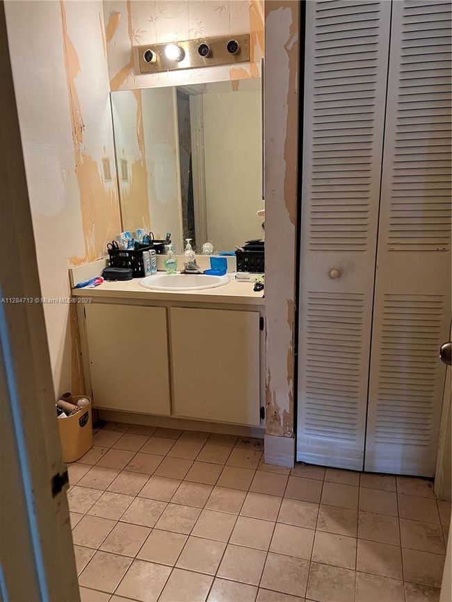 2265 8187 Samari Lakes Dr, Sold in Hialeah Gardens Zoocasa