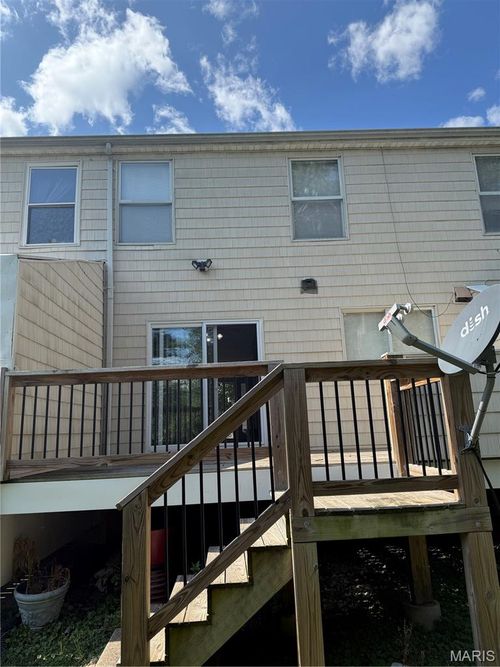 305 Sturbridge Village Dr, Hazelwood, MO, 63042-2130 | Card Image