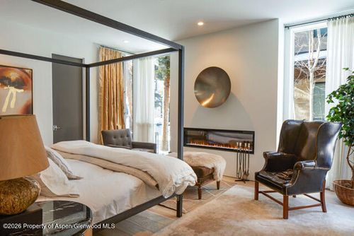 813 W Smuggler St, Aspen, CO, 81611 | Card Image