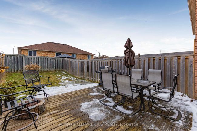 17 Michael Cres, House attached with 3 bedrooms, 2 bathrooms and 2 parking in Barrie ON | Image 25